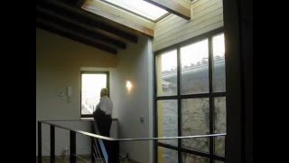 preview picture of video 'Rehabilitación de viviendas: Buscando la luz en una casa de piedra'