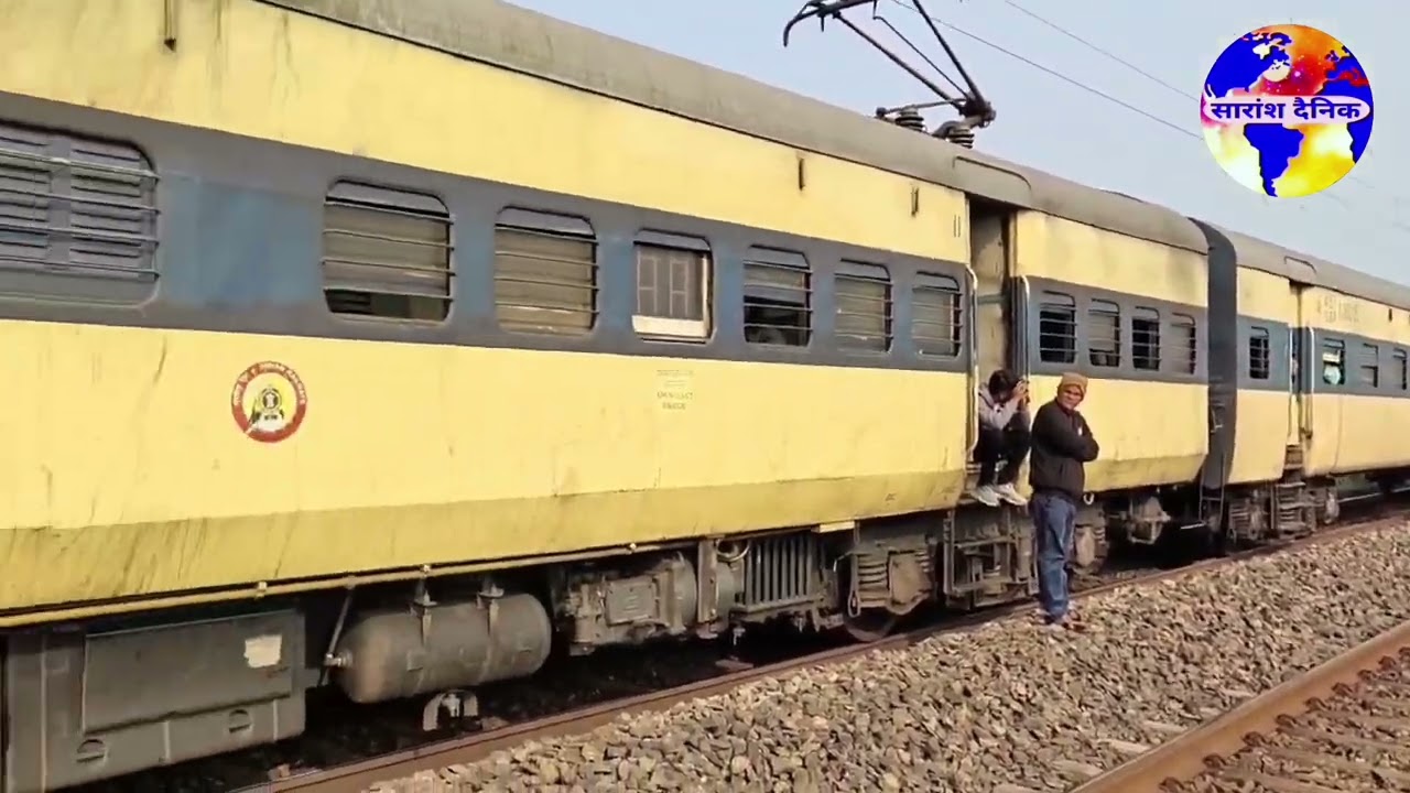 दो मालगाड़ीयों के बीच फंसा मेमू ट्रेन