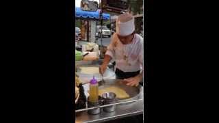 preview picture of video 'Trat: 2014 Koh Chang Noisy Butter Knife Throwing Roti'