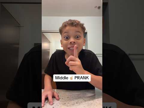 Middle ☝🏼 PRANK On MOM! 🤣🤣🤣