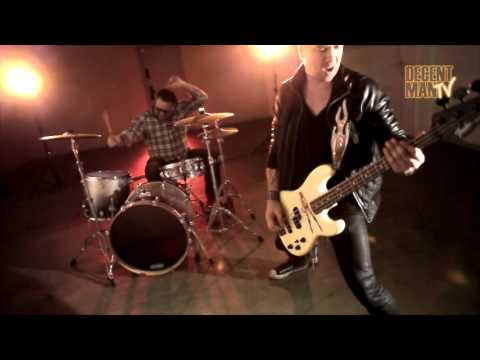 Hektisk, men väldigt rolig och inspirerande filminspelning!
Både som skådespelerska, och som sminkös. Hektisk, men väldigt rolig och inspirerande filminspelning!
Både som skådespelerska, och som sminkös.