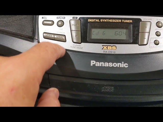 Panasonic RX-DS16 XBS AM/FM Cassette CD Player Radio Boombox in Stereo Systems & Home Theatre in City of Toronto