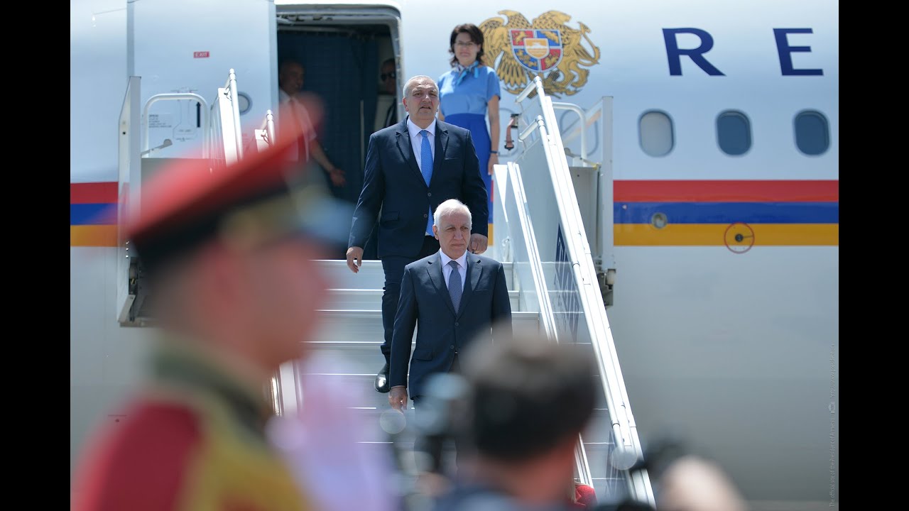 Vahaqn Xaçaturyan Gürcüstana rəsmi səfərə gəlib