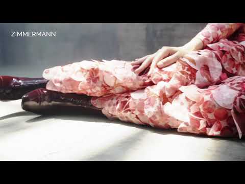 What are this fall's fashion trends? South Coast Plaza has your guide to must-have fall fashion.