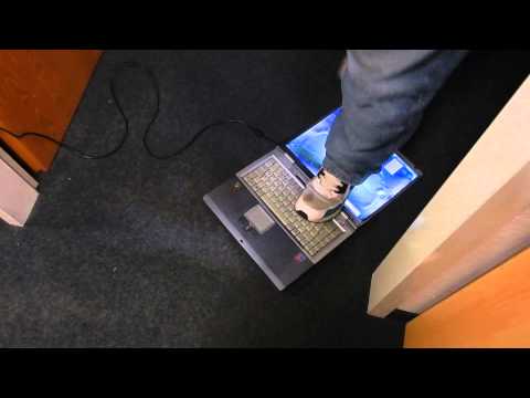 Was hält ein altes Laptop Display aus?  Wann bricht es? Nicht nachmachen!