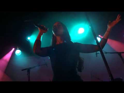 Chrysta Bell -  Devil Inside Me - Paris 2018