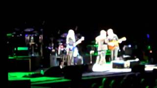 Lyle Lovett Performs, &quot;I&#39;ll Come Knockin&#39;&quot;