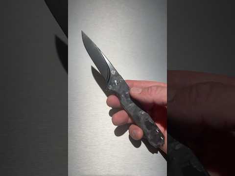 Couteau pliant de poche #edc QSP MAMBA acier inox VG-10 finition bicolore manche shredded CF