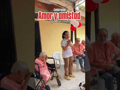 ¡Celebrando el amor y la amistad sin edad! 💖👴👵