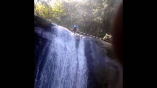 preview picture of video 'Descendo uma cachoeira Proximo a Campos do Jordão...'