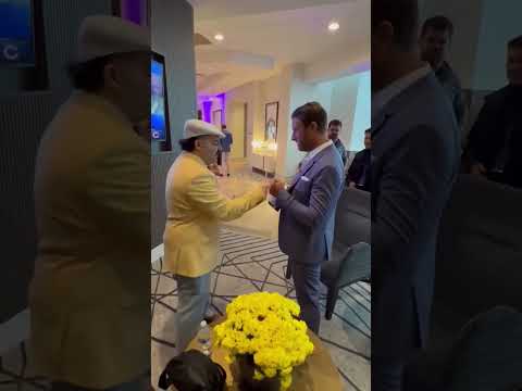 , title : 'Adult Autograph Seeker (Jersey Jerry) Meets Dave Portnoy At Breeder’s Cup'