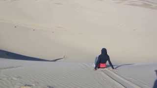 preview picture of video '在 Port Stephens（史蒂芬港）的 Anna Bay 參加 Sandboarding (滑沙) 行程 之 初學者的沙丘'