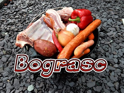 Gulaschsuppe Bograsc oder Kesselsuppe nach ungarische Art aus dem Dutch Oven Recipe . Гуляш в казане