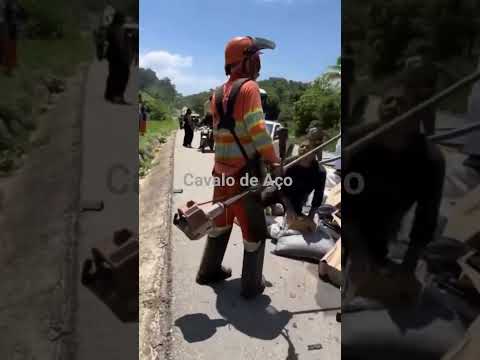 Acidente na BR 101, cidade de Itapemirim sul do Espírito santo #caminhão #acidente #estrada #noticia