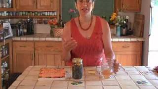 preview picture of video 'Recipe for Blueberry Vinegar with Edible Flowers with Leslie Cerier'