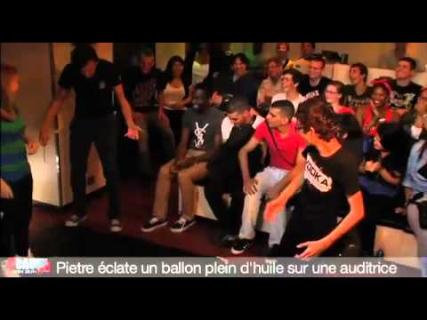 Piètre éclate un ballon plein d'huile sur une auditrice   C'Cauet sur NRJ