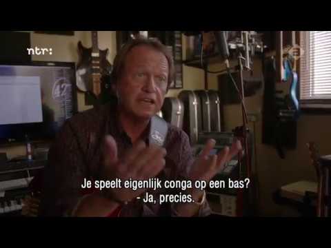 Mark King of Level 42  -   Demonstration of Drumming On The Bass