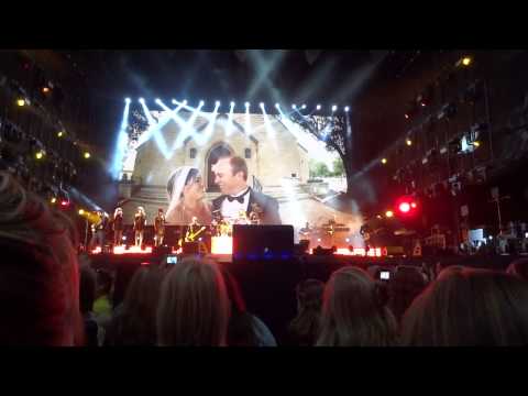 Kelly Clarkson - TIE IT UP  DARIEN LAKE SEPT 4 2013