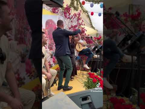 Joaquín bailando en la feria de Sevilla