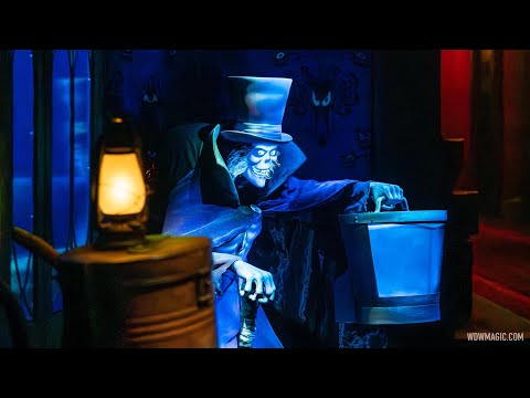 Hatbox Ghost at Magic Kingdom's Haunted Mansion in Walt Disney World (Lowlight 4K)