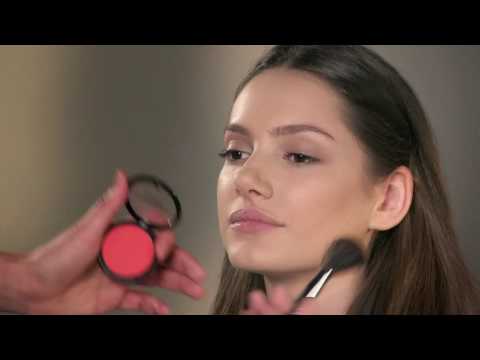 Milica Jevtić // Kako rumenilom dodatno istaći jagodice?