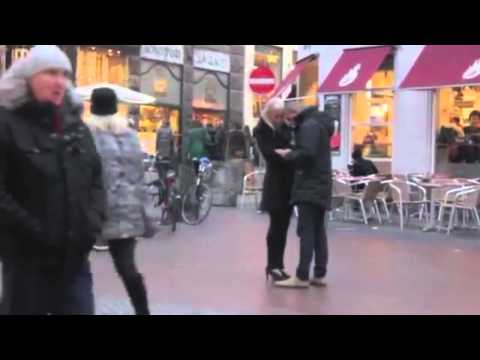 Darren Ace Møder Pige på Gaden