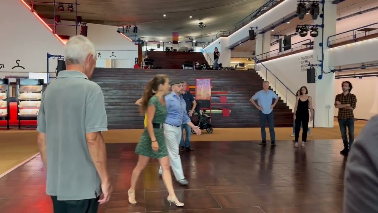 Tango Practica mit Mario De Camillis und Guggi Zuzáková im Foyer Public