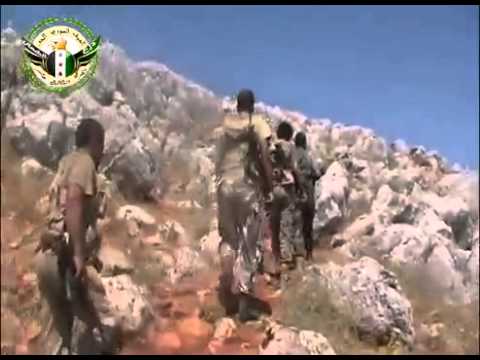 أحد سرايا الاستطلاع من الفرقة 13  لواء درع الشمال في الجبال على أطراف أتوستراد حلب اللاذقية