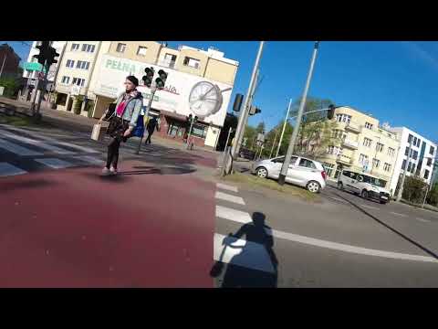 Wymuszenia na rowerzystach przejeżdżających po przejeździe na zielonym