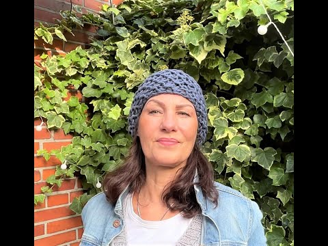 Blaue Mütze im Wabenmuster stricken