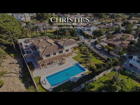 Beachside villa in Los Monteros Playa, Marbella