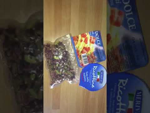 Pasta ricotta pancetta e pistacchi. .