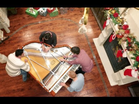Angels We Have Heard on High (Christmas w/ 32 fingers and 8 thumbs) - The Piano Guys