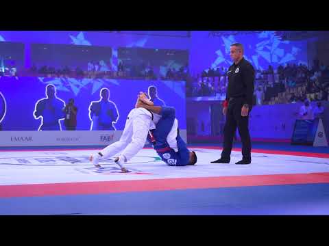 زايد الكثيري يدخل تاريخ البطولة من أوسع أبوابه بأول ذهبية إمارتية في الحزام الأسود