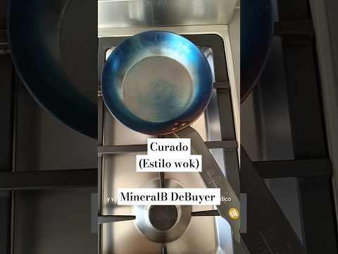 Curando al estilo wok de la sartén de hierro mineral B DeBuyer. #curado #debuyer #seasoning #sarten