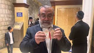 כעת אצל רחל אמנו ניתן להעביר שמות לווטספ בלבד 0542321111 (רדיו כל האמת) - התמונה מוצגת ישירות מתוך אתר האינטרנט יוטיוב. זכויות היוצרים בתמונה שייכות ליוצרה. קישור קרדיט למקור התוכן נמצא בתוך דף הסרטון