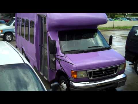 6805 07   2007 Ford Econoline E450 V10 12 Passenger Handicap Wheelchair Lift Shuttle Bus