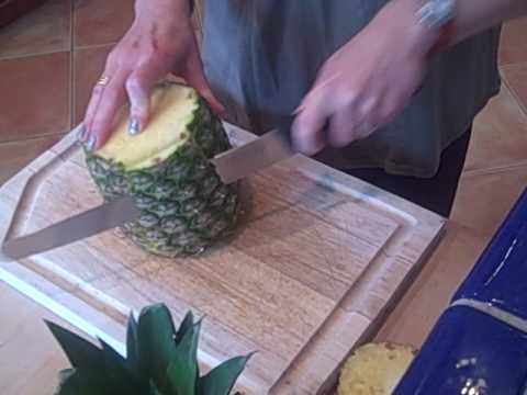 How to peel a pineapple