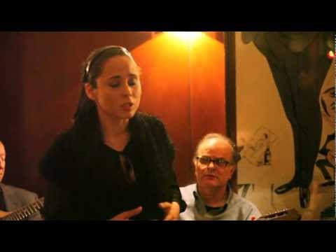 Fado, Maria Emília, "Fora de horas"