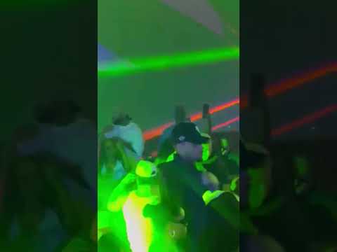 Chris Brown vibes to “Not Like Us” at a nightclub‼️ 👀🔥 #shorts #drake  #notlikeus #hiphop #rapbeef