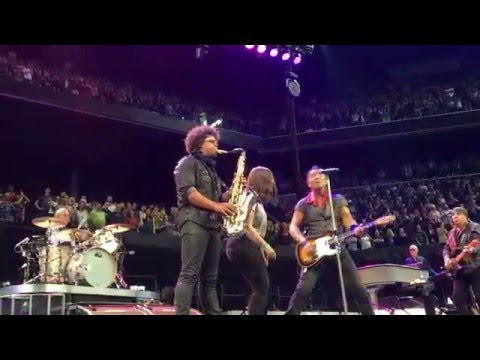 Dancing in the Dark with Soozie Bruce Springsteen and the E Street Band 4/25/2016