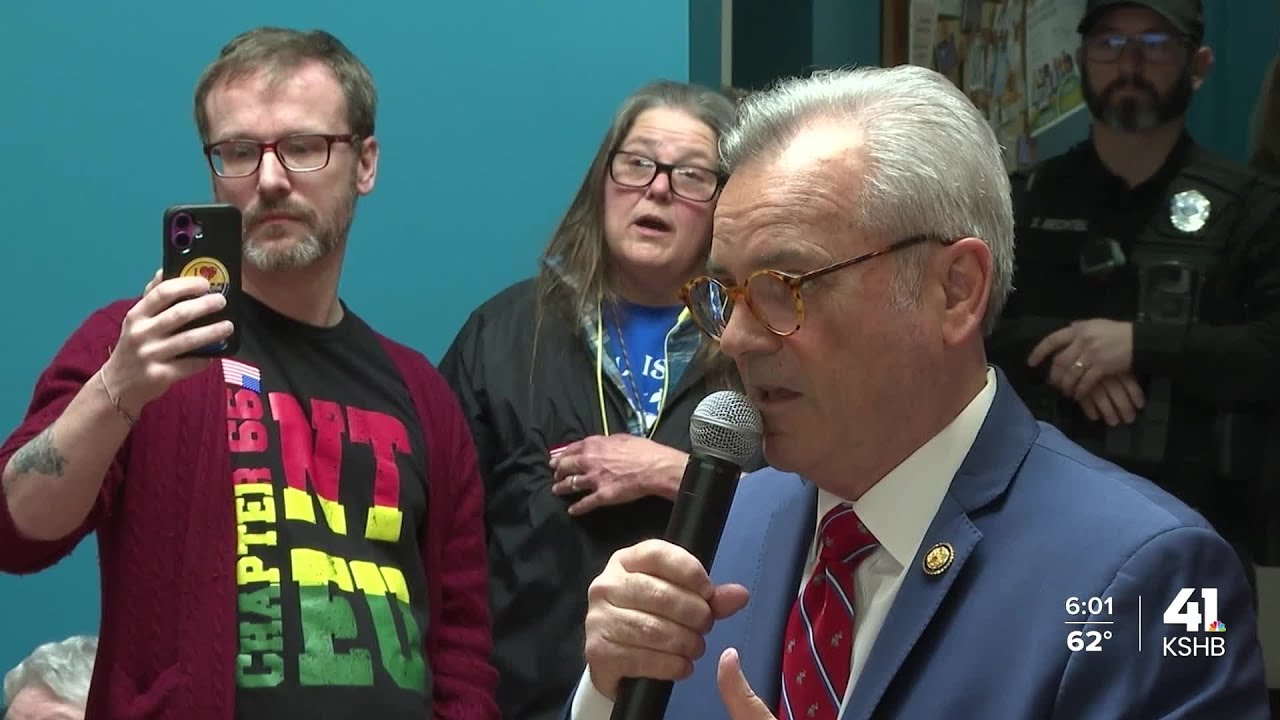 ‘This is democracy’: Crowd overflows Belton coffee shop during event with US Rep. Mark Alford