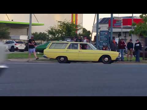 Chryslers On The Murray