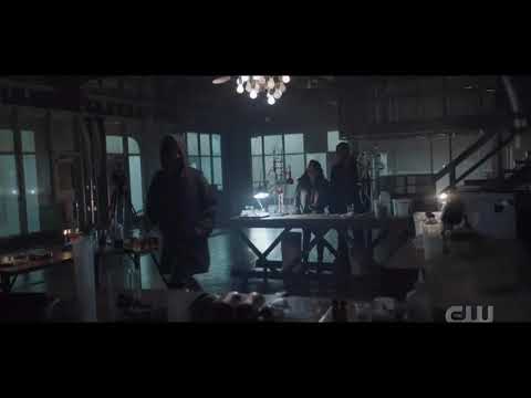 Batwoman 2x12 - Ryan and Alice vs Kate