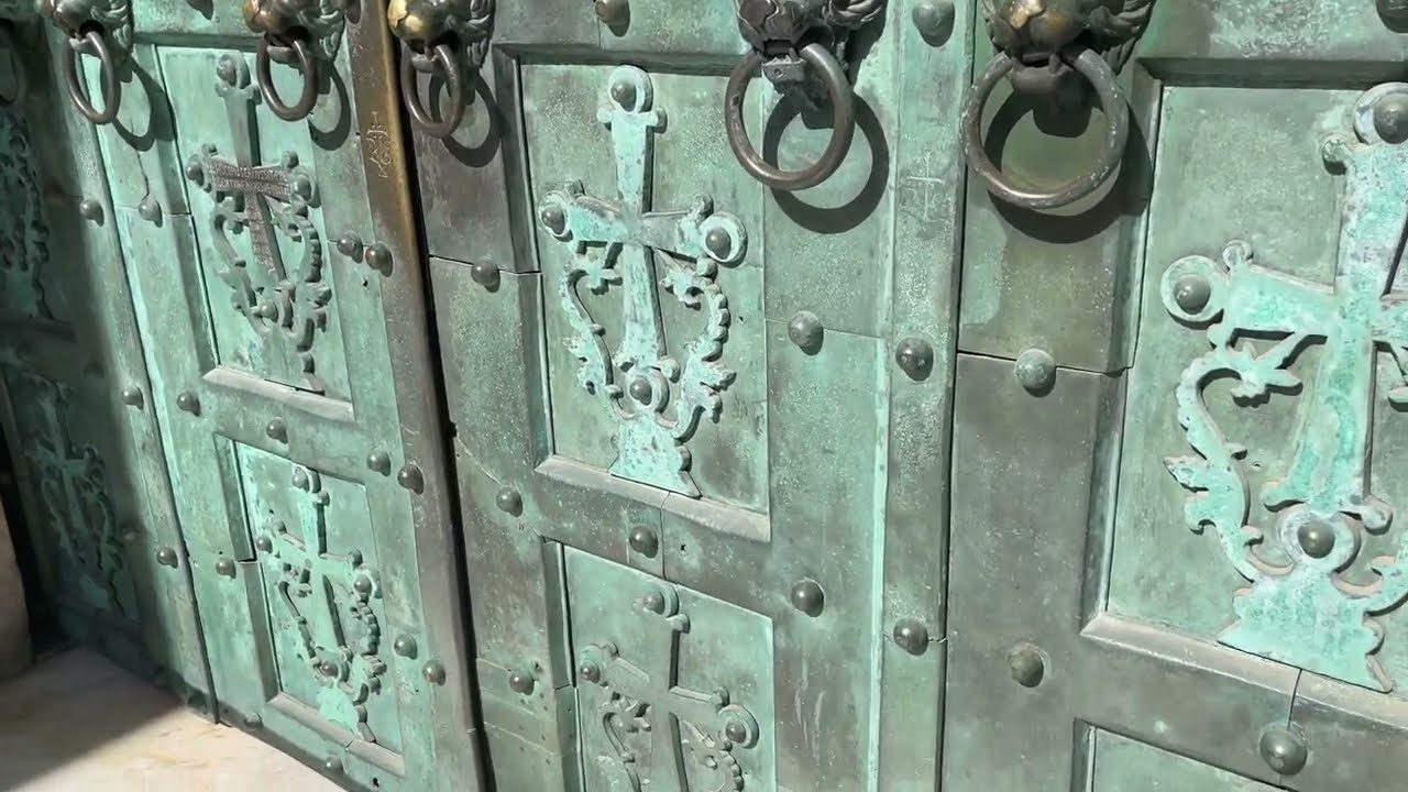 Embark on a virtual walking tour to explore the captivating Amalfi Cathedral.