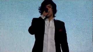 One Direction : Kings Of Leon Cover - Use Somebody (Glasgow 14th Of January)