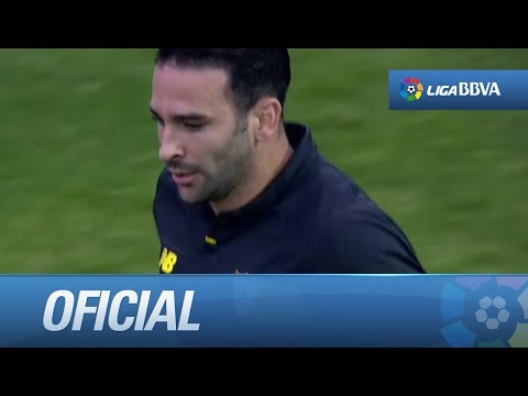 Cabezazo de Rami que se marcha desviado