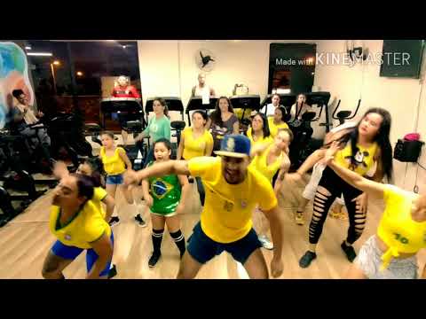 MC wm e Leo Santana copa do bumbum