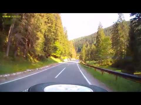 Cum sa depasim masina politiei pe linie continua in curba