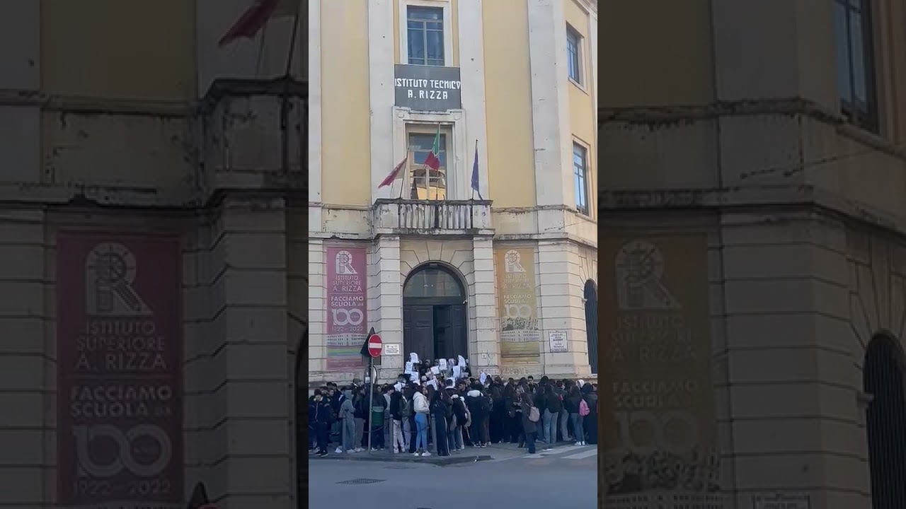 Studenti protestano per salvare il Rizza